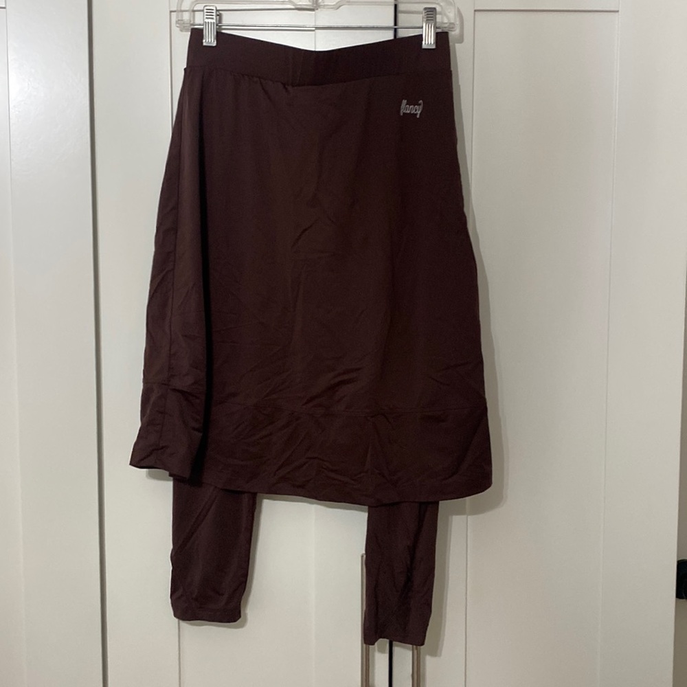 Brown athletic skirt with capri leggings